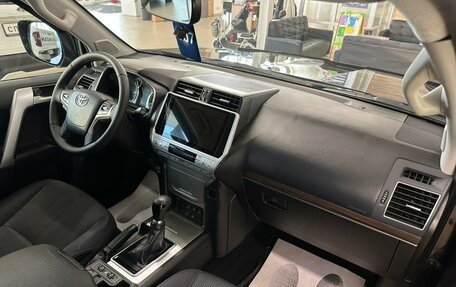 Toyota Land Cruiser Prado 150 рестайлинг 2, 2018 год, 4 399 900 рублей, 13 фотография