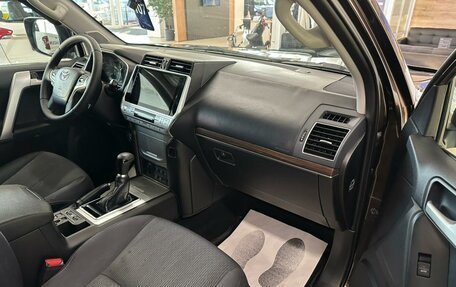 Toyota Land Cruiser Prado 150 рестайлинг 2, 2018 год, 4 399 900 рублей, 12 фотография