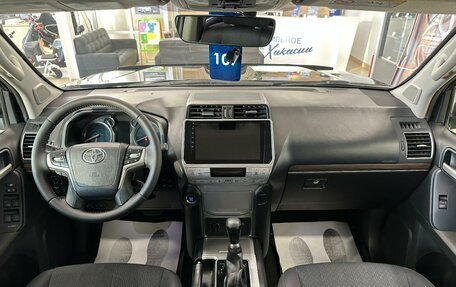 Toyota Land Cruiser Prado 150 рестайлинг 2, 2018 год, 4 399 900 рублей, 16 фотография