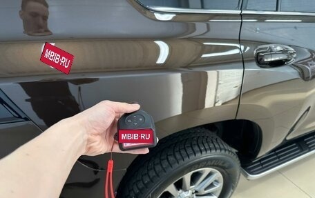 Toyota Land Cruiser Prado 150 рестайлинг 2, 2018 год, 4 399 900 рублей, 26 фотография