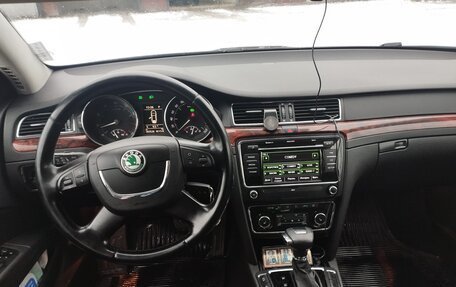 Skoda Superb III рестайлинг, 2011 год, 920 000 рублей, 5 фотография