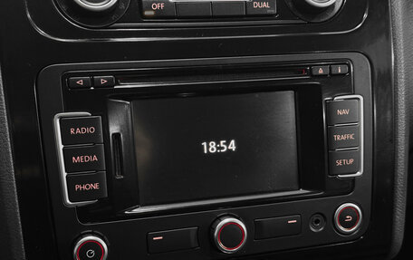 Volkswagen Touran III, 2011 год, 1 090 000 рублей, 24 фотография