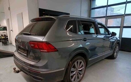 Volkswagen Tiguan II, 2022 год, 3 055 000 рублей, 2 фотография