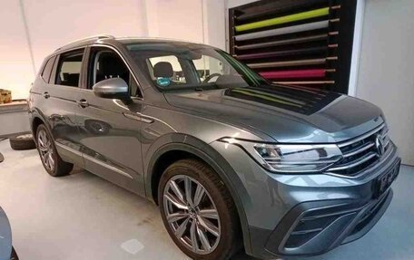 Volkswagen Tiguan II, 2022 год, 3 055 000 рублей, 3 фотография