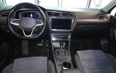 Volkswagen Tiguan II, 2022 год, 3 055 000 рублей, 5 фотография