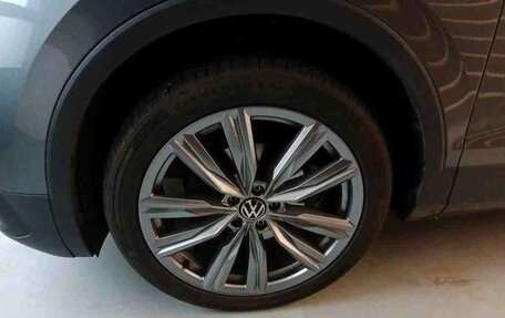 Volkswagen Tiguan II, 2022 год, 3 055 000 рублей, 8 фотография