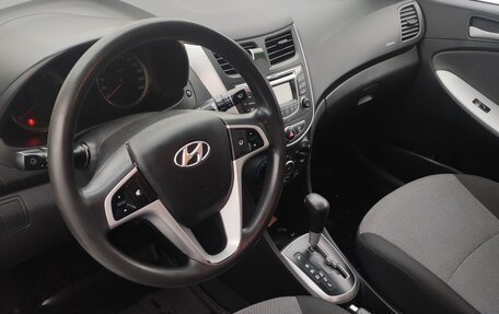 Hyundai Solaris II рестайлинг, 2013 год, 1 100 000 рублей, 4 фотография