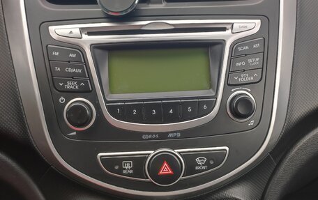 Hyundai Solaris II рестайлинг, 2013 год, 1 100 000 рублей, 8 фотография