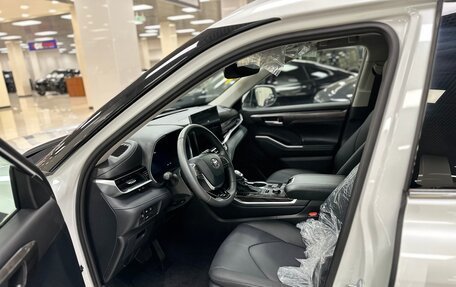 Toyota Highlander, 2025 год, 5 600 000 рублей, 24 фотография