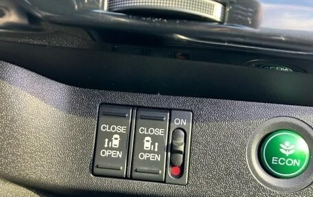 Honda Stepwgn IV, 2016 год, 1 550 000 рублей, 16 фотография