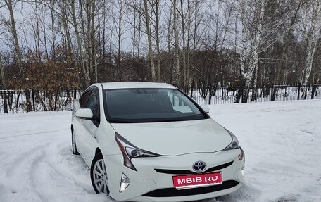 Toyota Prius IV XW50, 2017 год, 2 350 000 рублей, 1 фотография