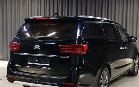 KIA Carnival III, 2018 год, 2 419 000 рублей, 2 фотография