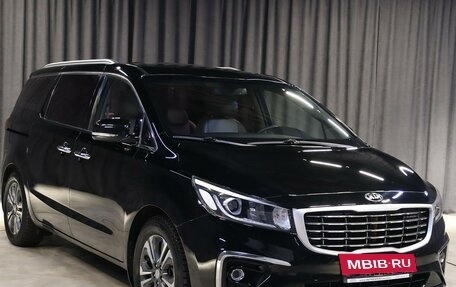 KIA Carnival III, 2018 год, 2 419 000 рублей, 3 фотография