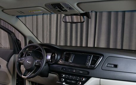 KIA Carnival III, 2018 год, 2 419 000 рублей, 5 фотография