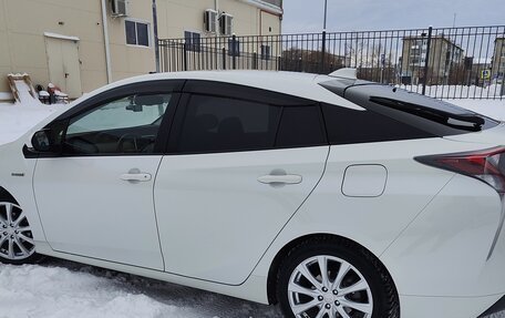 Toyota Prius IV XW50, 2017 год, 2 350 000 рублей, 7 фотография