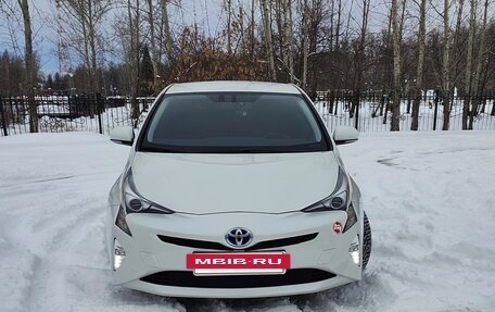 Toyota Prius IV XW50, 2017 год, 2 350 000 рублей, 2 фотография