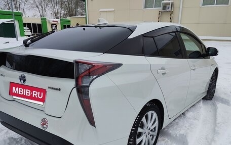 Toyota Prius IV XW50, 2017 год, 2 350 000 рублей, 10 фотография
