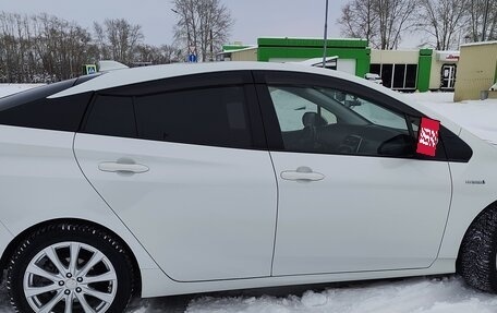 Toyota Prius IV XW50, 2017 год, 2 350 000 рублей, 12 фотография