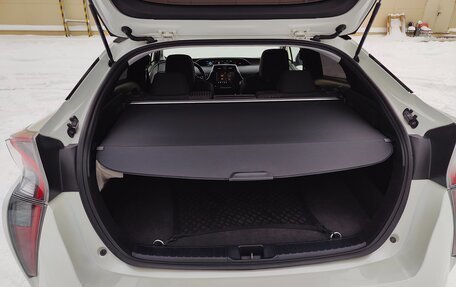 Toyota Prius IV XW50, 2017 год, 2 350 000 рублей, 14 фотография