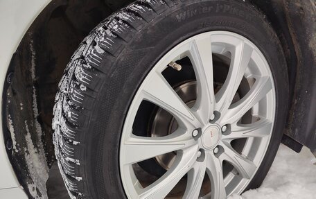 Toyota Prius IV XW50, 2017 год, 2 350 000 рублей, 20 фотография