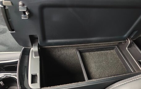 Toyota Prius IV XW50, 2017 год, 2 350 000 рублей, 28 фотография