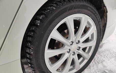 Toyota Prius IV XW50, 2017 год, 2 350 000 рублей, 23 фотография