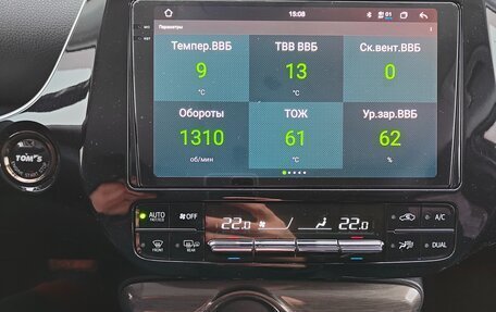 Toyota Prius IV XW50, 2017 год, 2 350 000 рублей, 25 фотография