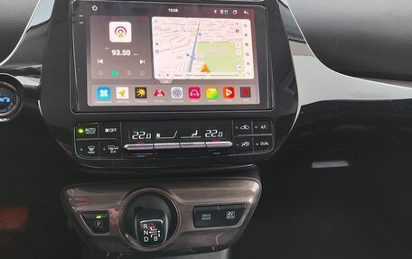 Toyota Prius IV XW50, 2017 год, 2 350 000 рублей, 26 фотография