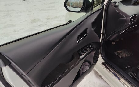 Toyota Prius IV XW50, 2017 год, 2 350 000 рублей, 29 фотография