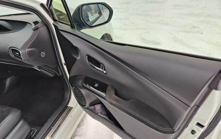 Toyota Prius IV XW50, 2017 год, 2 350 000 рублей, 32 фотография