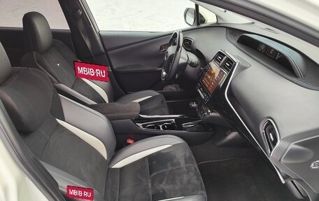 Toyota Prius IV XW50, 2017 год, 2 350 000 рублей, 33 фотография