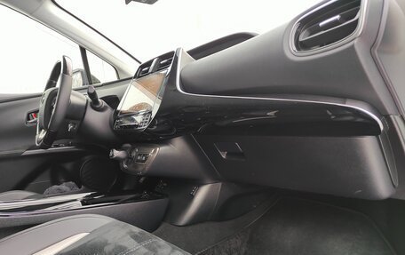 Toyota Prius IV XW50, 2017 год, 2 350 000 рублей, 35 фотография