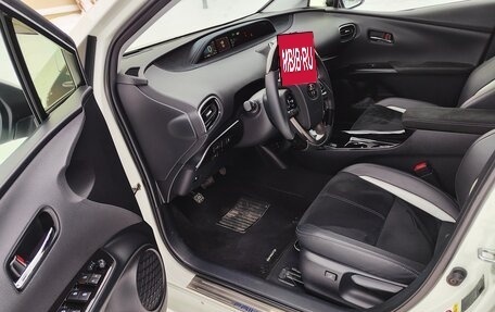 Toyota Prius IV XW50, 2017 год, 2 350 000 рублей, 30 фотография