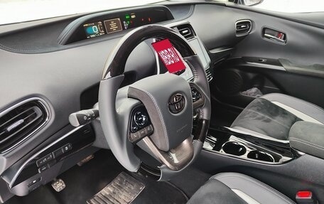 Toyota Prius IV XW50, 2017 год, 2 350 000 рублей, 31 фотография