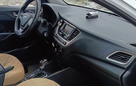 Hyundai Solaris II рестайлинг, 2018 год, 620 000 рублей, 9 фотография