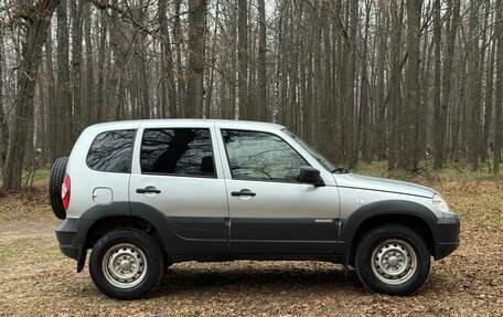 Chevrolet Niva I рестайлинг, 2017 год, 615 000 рублей, 4 фотография