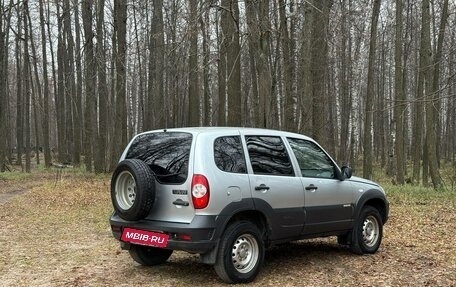 Chevrolet Niva I рестайлинг, 2017 год, 615 000 рублей, 5 фотография