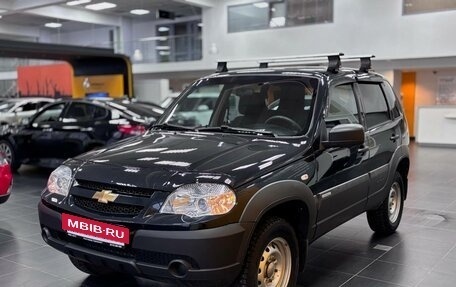Chevrolet Niva I рестайлинг, 2017 год, 745 000 рублей, 3 фотография