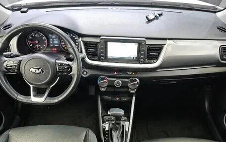 KIA Stonic, 2022 год, 1 280 000 рублей, 6 фотография