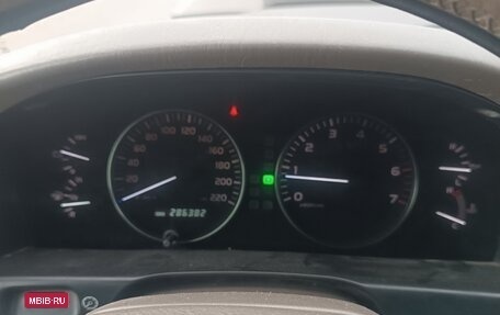 Toyota Land Cruiser 100 рестайлинг 2, 2002 год, 1 350 000 рублей, 1 фотография