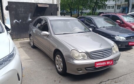 Mercedes-Benz C-Класс, 2004 год, 750 000 рублей, 1 фотография