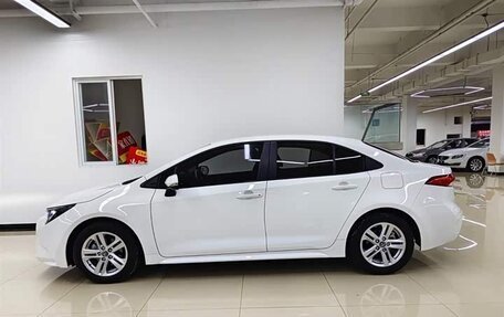 Toyota Corolla, 2022 год, 1 350 000 рублей, 2 фотография