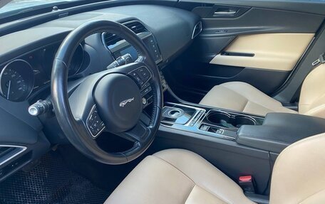 Jaguar XE I рестайлинг, 2017 год, 1 950 000 рублей, 14 фотография