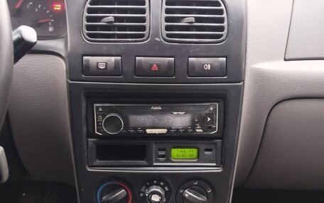 KIA Rio II, 2001 год, 290 000 рублей, 14 фотография