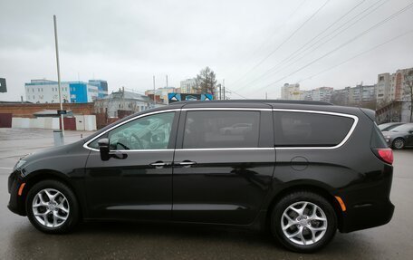 Chrysler Pacifica (RU), 2017 год, 2 900 000 рублей, 2 фотография