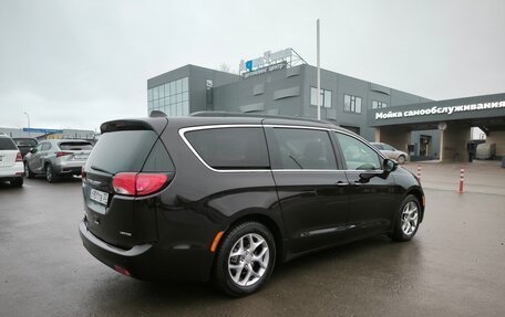 Chrysler Pacifica (RU), 2017 год, 2 900 000 рублей, 7 фотография