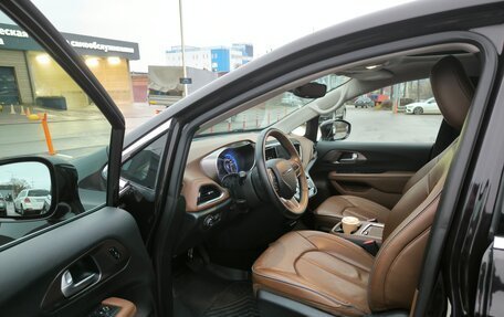 Chrysler Pacifica (RU), 2017 год, 2 900 000 рублей, 11 фотография