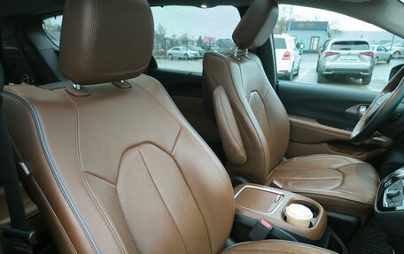 Chrysler Pacifica (RU), 2017 год, 2 900 000 рублей, 18 фотография