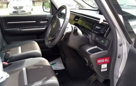 Honda Stepwgn IV, 2021 год, 2 850 000 рублей, 8 фотография