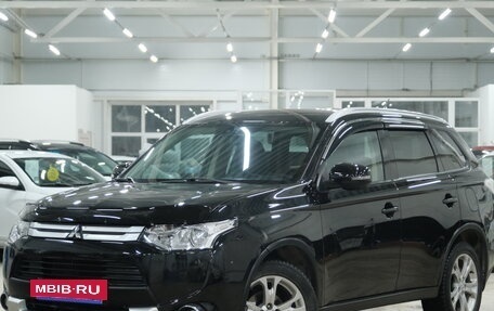 Mitsubishi Outlander III рестайлинг 3, 2014 год, 1 849 000 рублей, 4 фотография